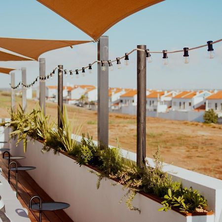 The Salty Pelican Yoga & Surf Retreat Hotel Peniche Eksteriør billede