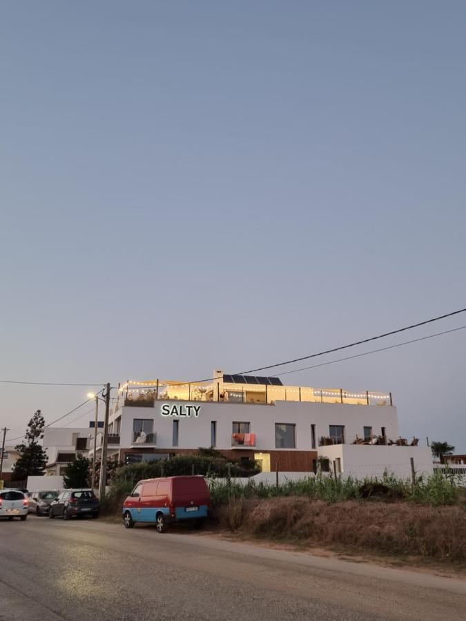 The Salty Pelican Yoga & Surf Retreat Peniche Eksteriør billede