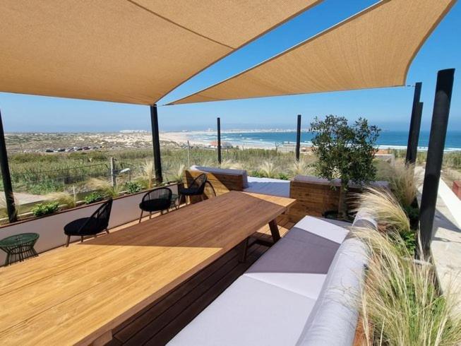 The Salty Pelican Yoga & Surf Retreat Hotel Peniche Eksteriør billede